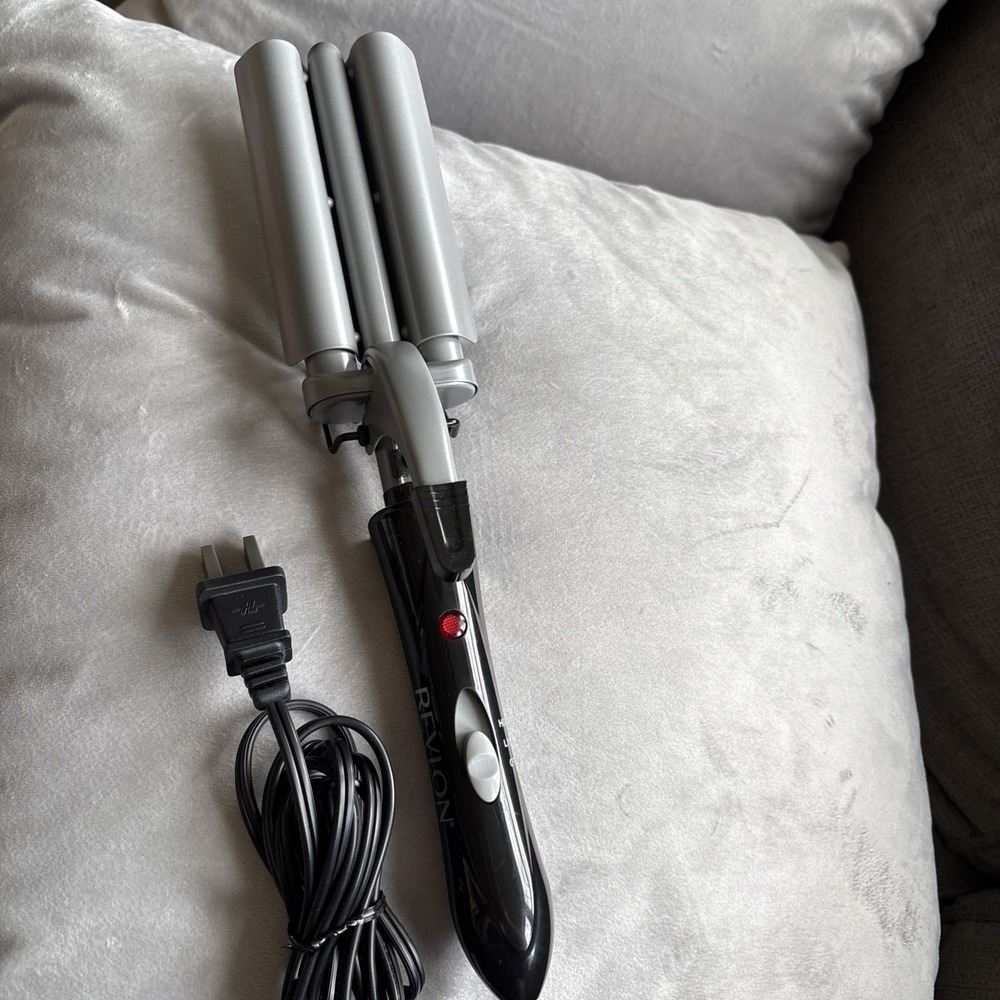 Revlon Jumbo Curling Iron Waver Crimper~Triple 3Barrel-Deep S Hair Waves RVR3005